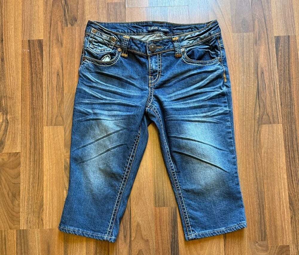 ZCo Jeans Premium Women's Medium Wash Distressed Denim Capri Jeans Size 11